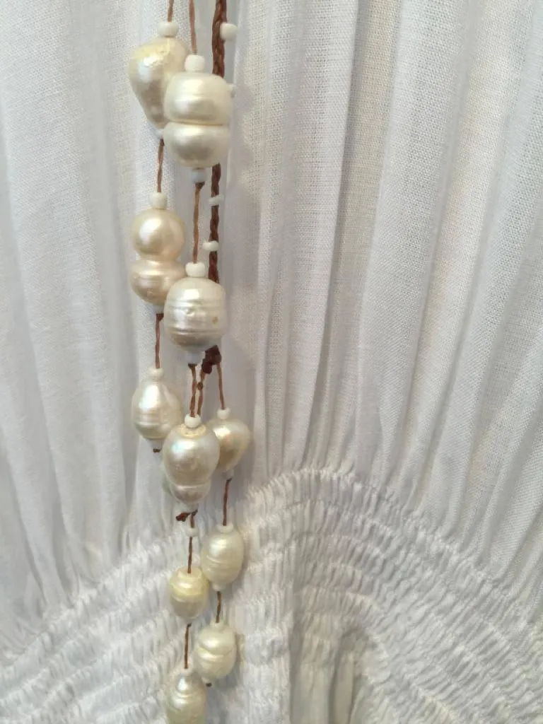 FRESH WATER PEARL NECKLACE Medium Length