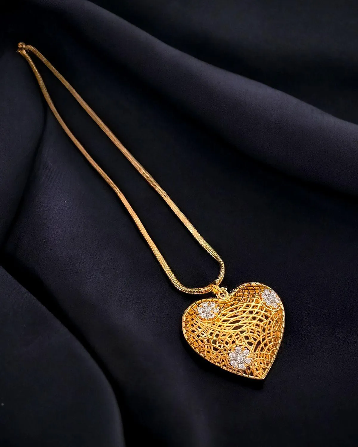 Zevarly Humanva Designer Locket with Chain
